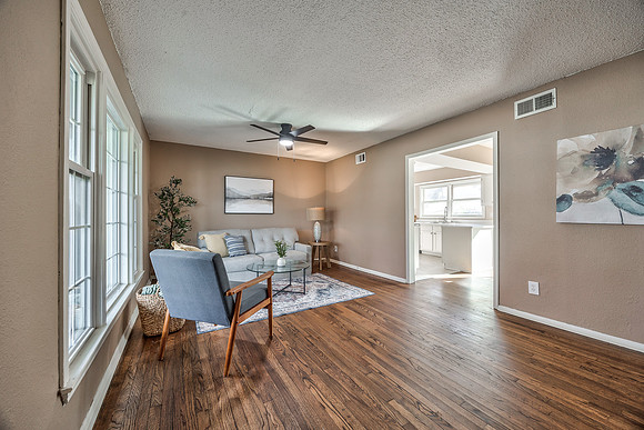 8609Wornall-3