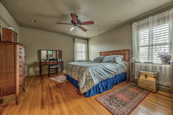 6816W98th-16