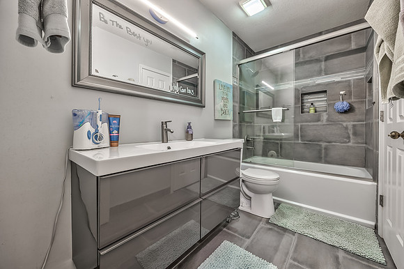 12825GarnettSt-24