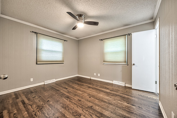8608MapleAve-14
