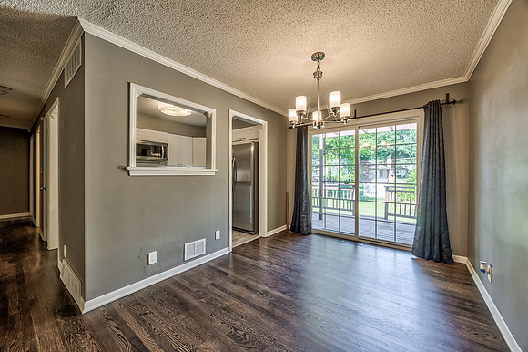 8608MapleAve-7
