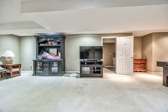 14732SVillageDr-32