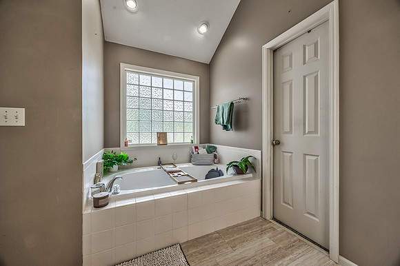 8116NCosbyAve-9