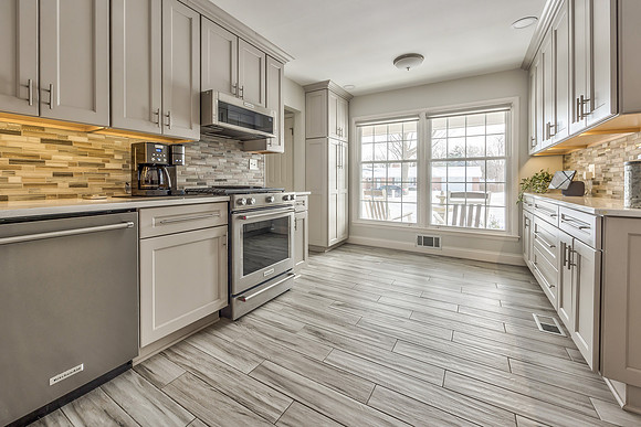 8000BeverlyDr-10
