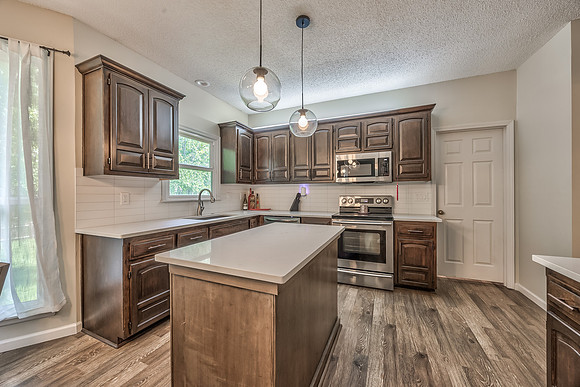 12825GarnettSt-50