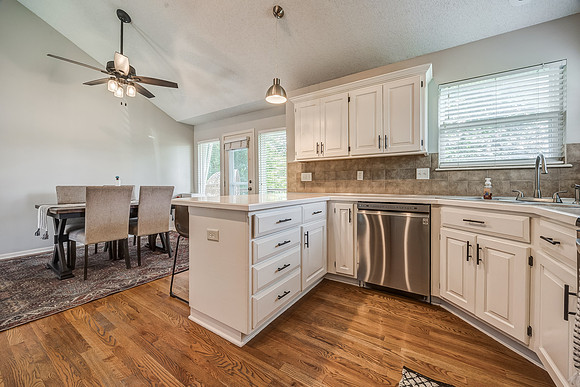 520CedarFallsCT-11