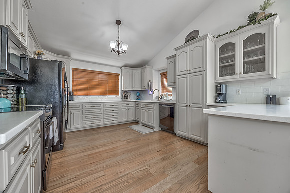 9295OakcrestDr-12
