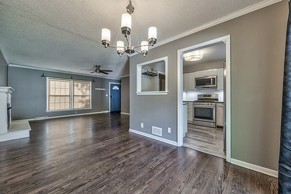 8608MapleAve-8