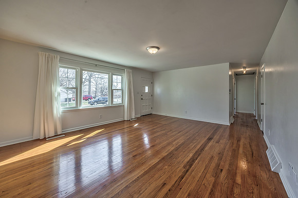 9010WesternHillsDr-12