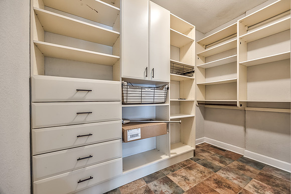 13745SBlackfootDr-28