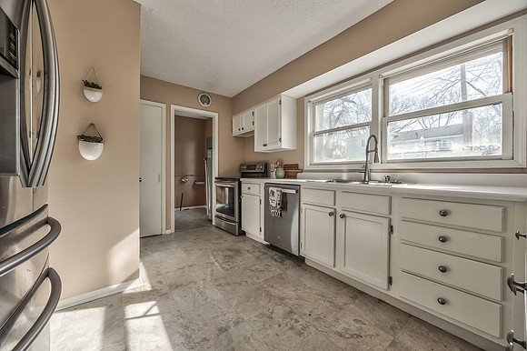 8609Wornall-9