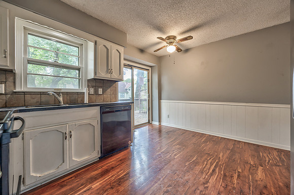 817ELaytonDr-8