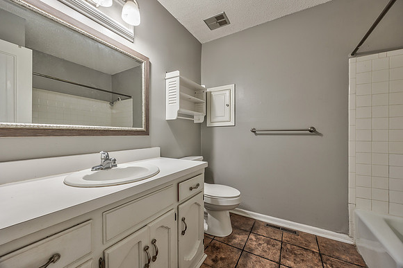 817ELaytonDr-16