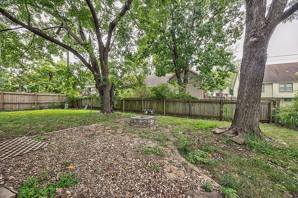 817ELaytonDr-24