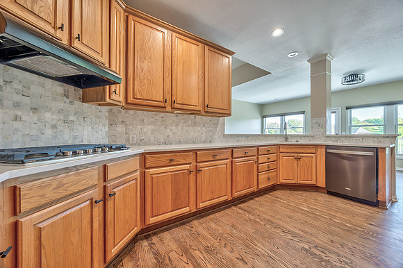 14509HoweDR-18