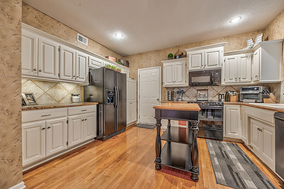 14306RussellST-11