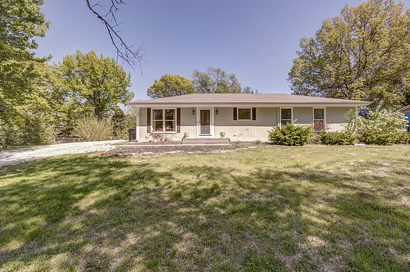 1300NLeeviewDR-27
