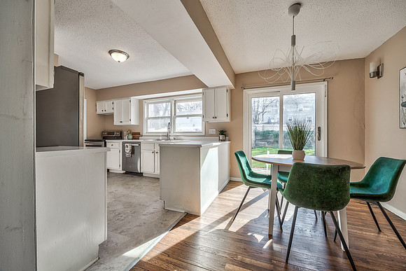 8609Wornall-6