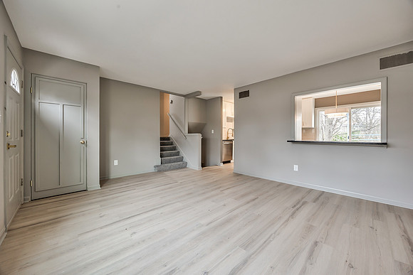 10009GrandviewDr-5