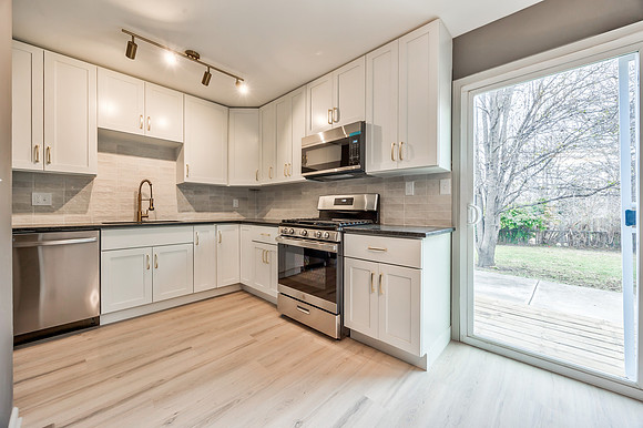 10009GrandviewDr-9