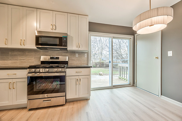 10009GrandviewDr-12