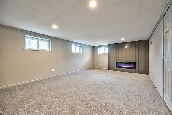 10009GrandviewDr-13