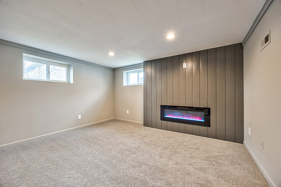 10009GrandviewDr-14