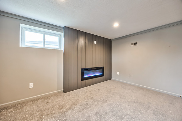 10009GrandviewDr-17
