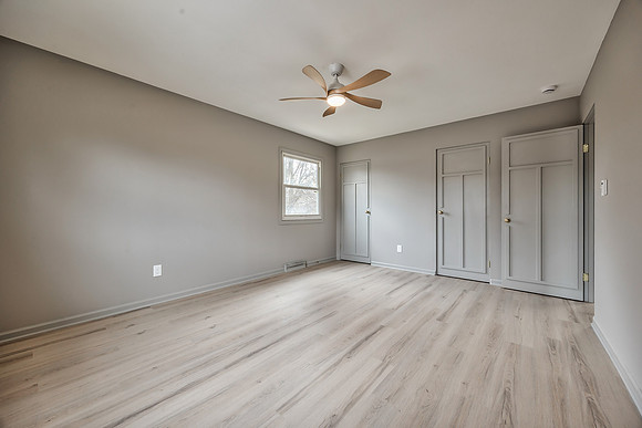 10009GrandviewDr-23