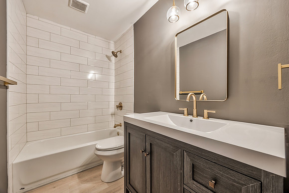 10009GrandviewDr-24