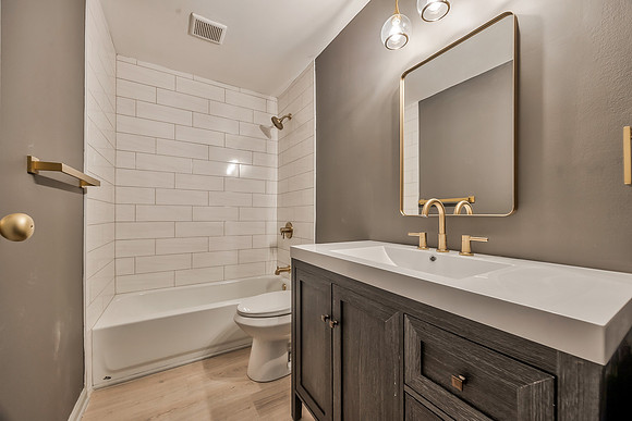 10009GrandviewDr-25