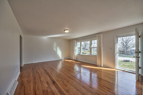 9010WesternHillsDr-8