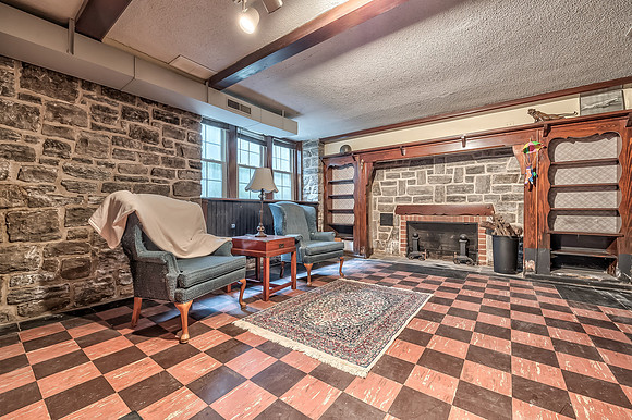 321WThirdSt-19