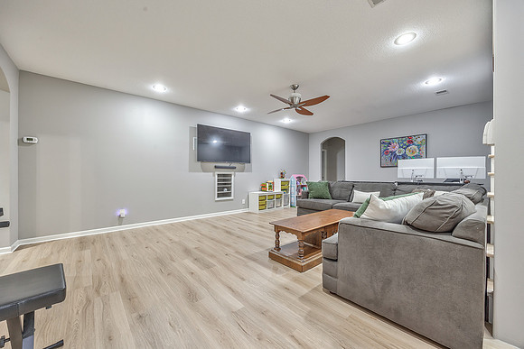 10219ThedenCir-24