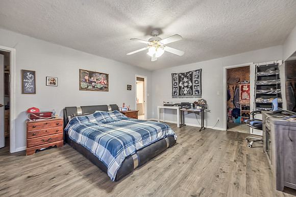 16403EEllisonWay-26
