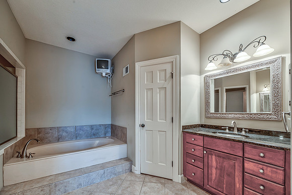12452LindenST-21