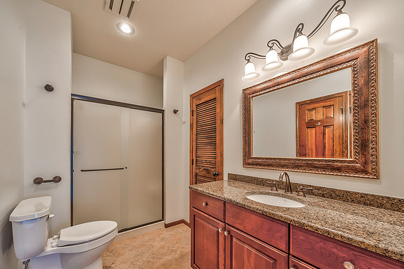 12452LindenST-24
