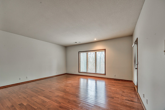 12452LindenST-23