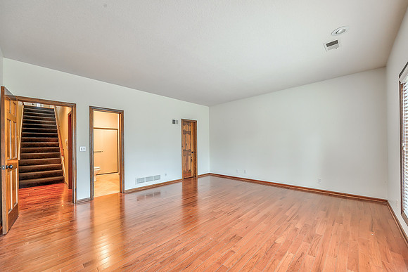 12452LindenST-25