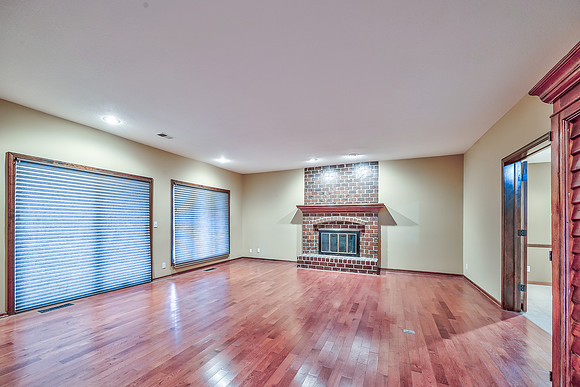 12452LindenST-30