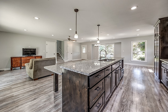 5624LocustAve-11