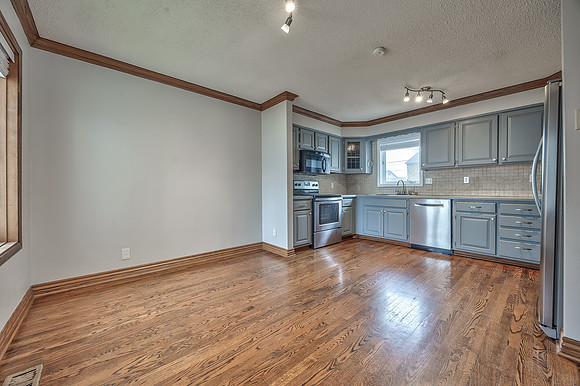 4704ElMonteST-16
