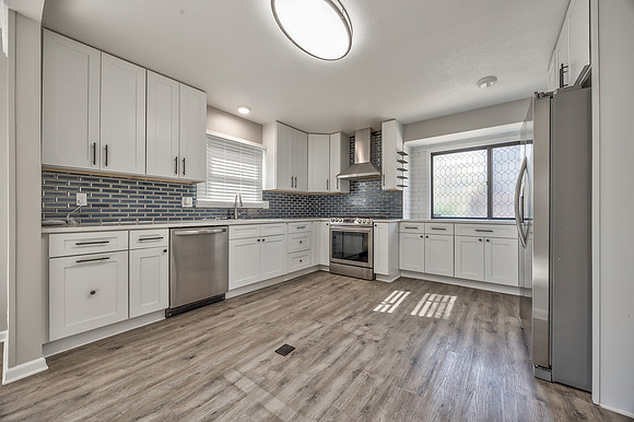 8940NallAve-12