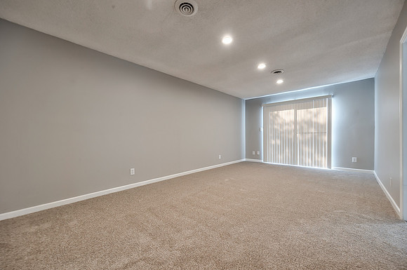 8940NallAve-31