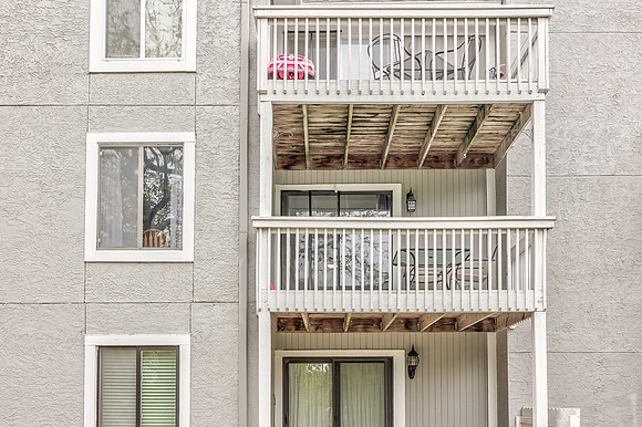 5860ParkST-23