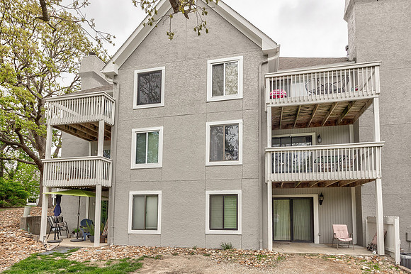 5860ParkST-22