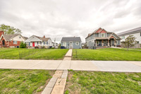 2532 W Paseo Blvd