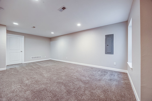 10542ClubhouseDr-18