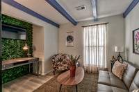 8106MonroviaSt-8