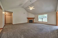 702SWHillsideCT-6